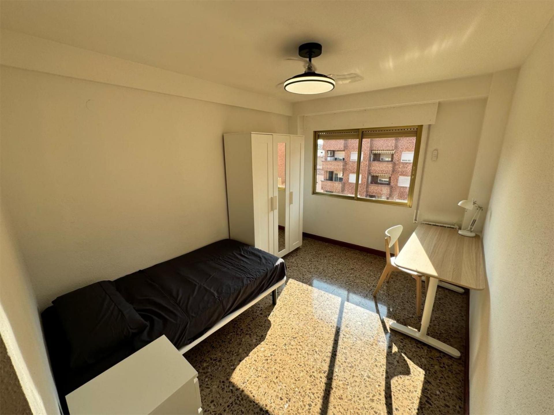 Bedroom of Flat to share in  Zaragoza Capital  with Heating, Terrace and Furnished