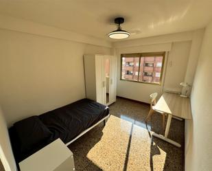 Bedroom of Flat to share in  Zaragoza Capital  with Heating, Terrace and Furnished