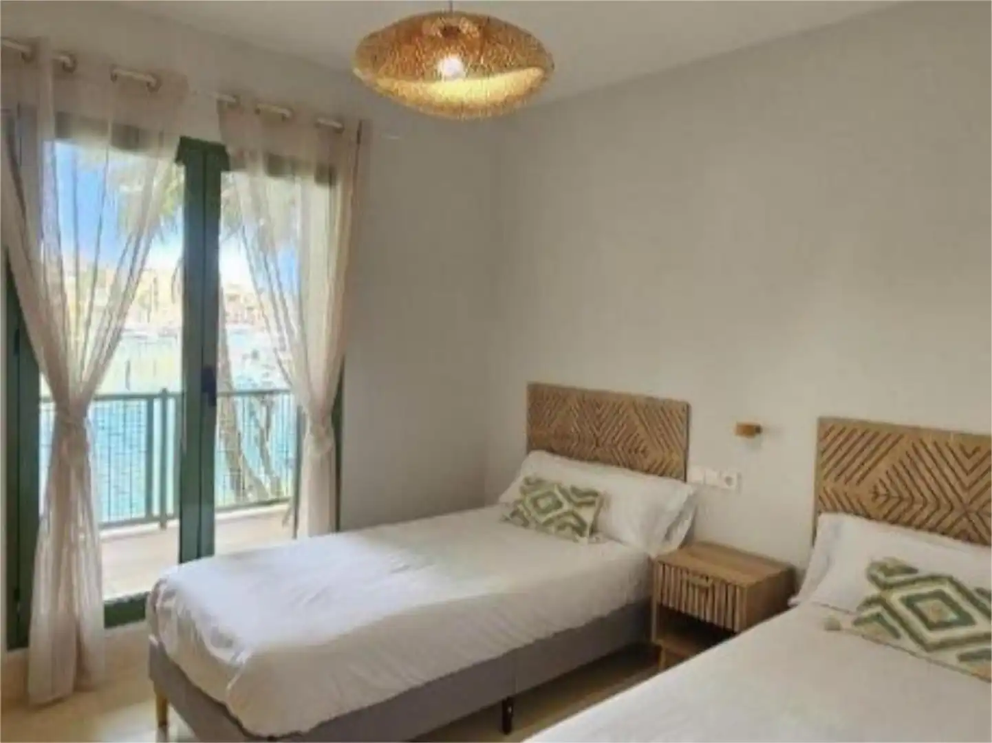 Wohnung zur Miete in Avenida de la Marina, 25, Puerto de Sotogrande - La Marina Schlafzimmer von Wohnung zur Miete in Sotogrande mit Klimaanlage, Heizung und Privatgarten
