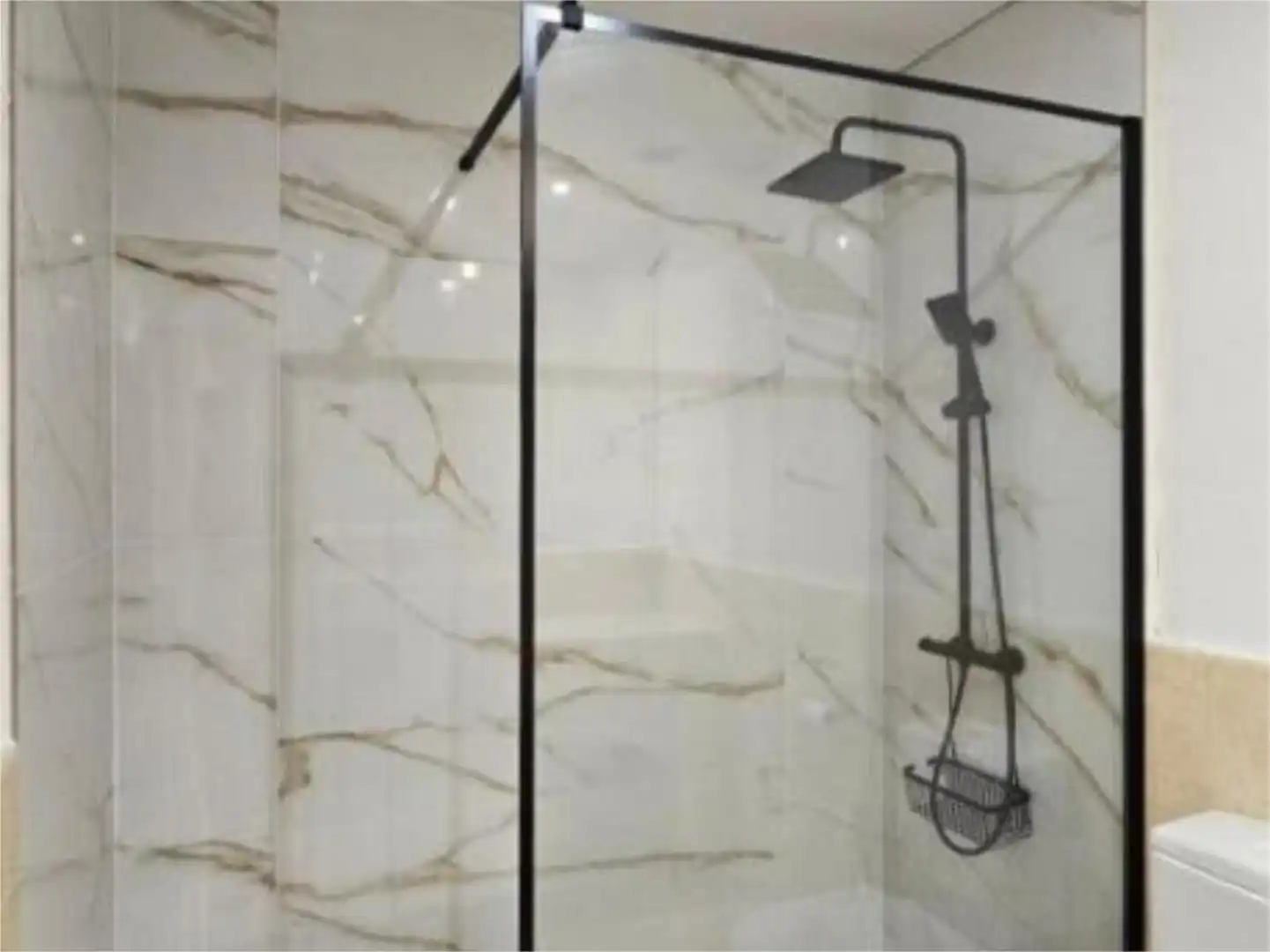 Wohnung zur Miete in Avenida de la Marina, 25, Puerto de Sotogrande - La Marina Badezimmer von Wohnung zur Miete in Sotogrande mit Klimaanlage, Heizung und Privatgarten