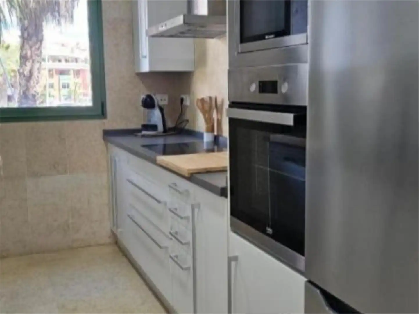 Wohnung zur Miete in Avenida de la Marina, 25, Puerto de Sotogrande - La Marina Küche von Wohnung zur Miete in Sotogrande mit Klimaanlage, Heizung und Privatgarten