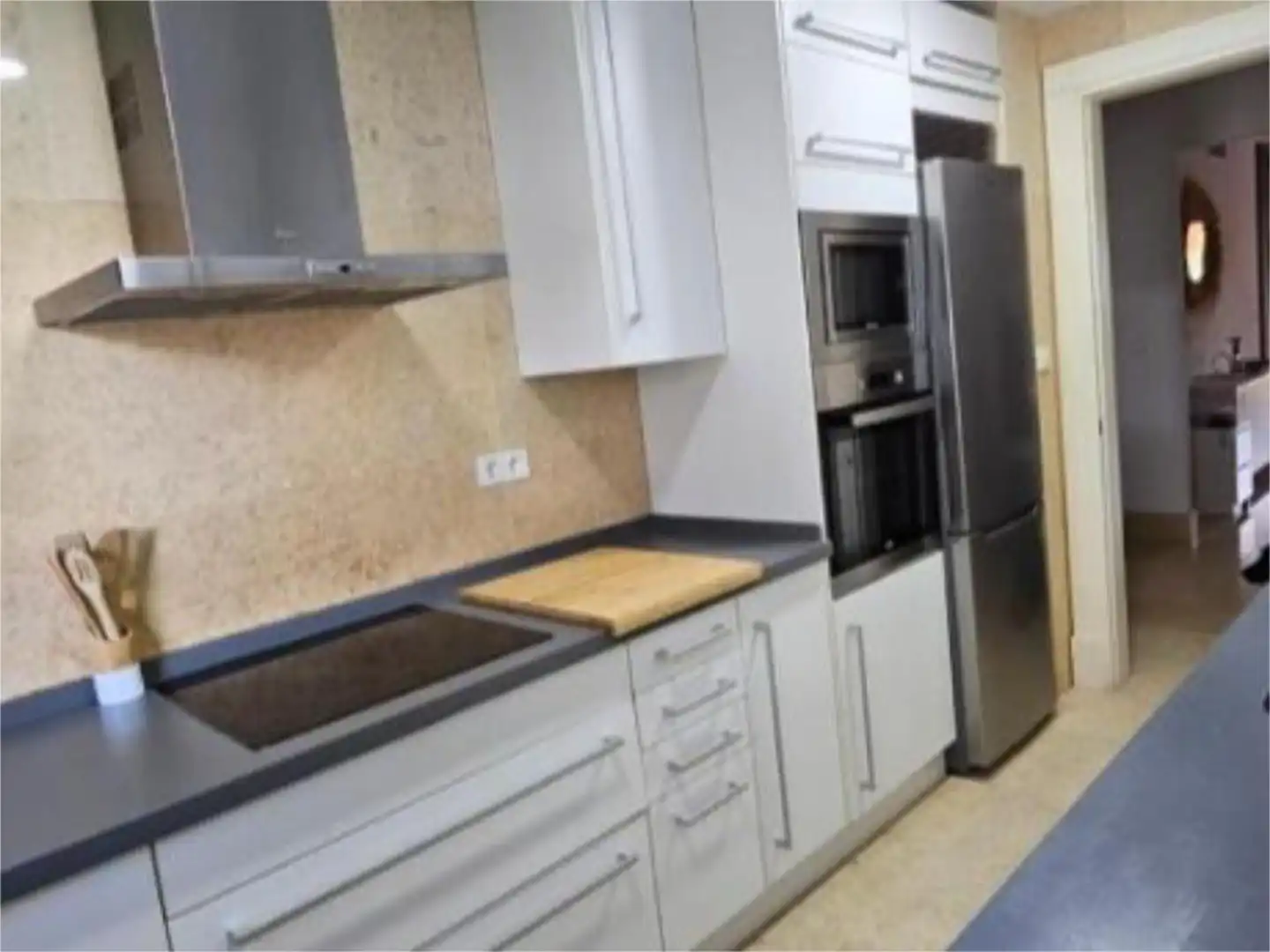 Wohnung zur Miete in Avenida de la Marina, 25, Puerto de Sotogrande - La Marina Küche von Wohnung zur Miete in Sotogrande mit Klimaanlage, Heizung und Privatgarten