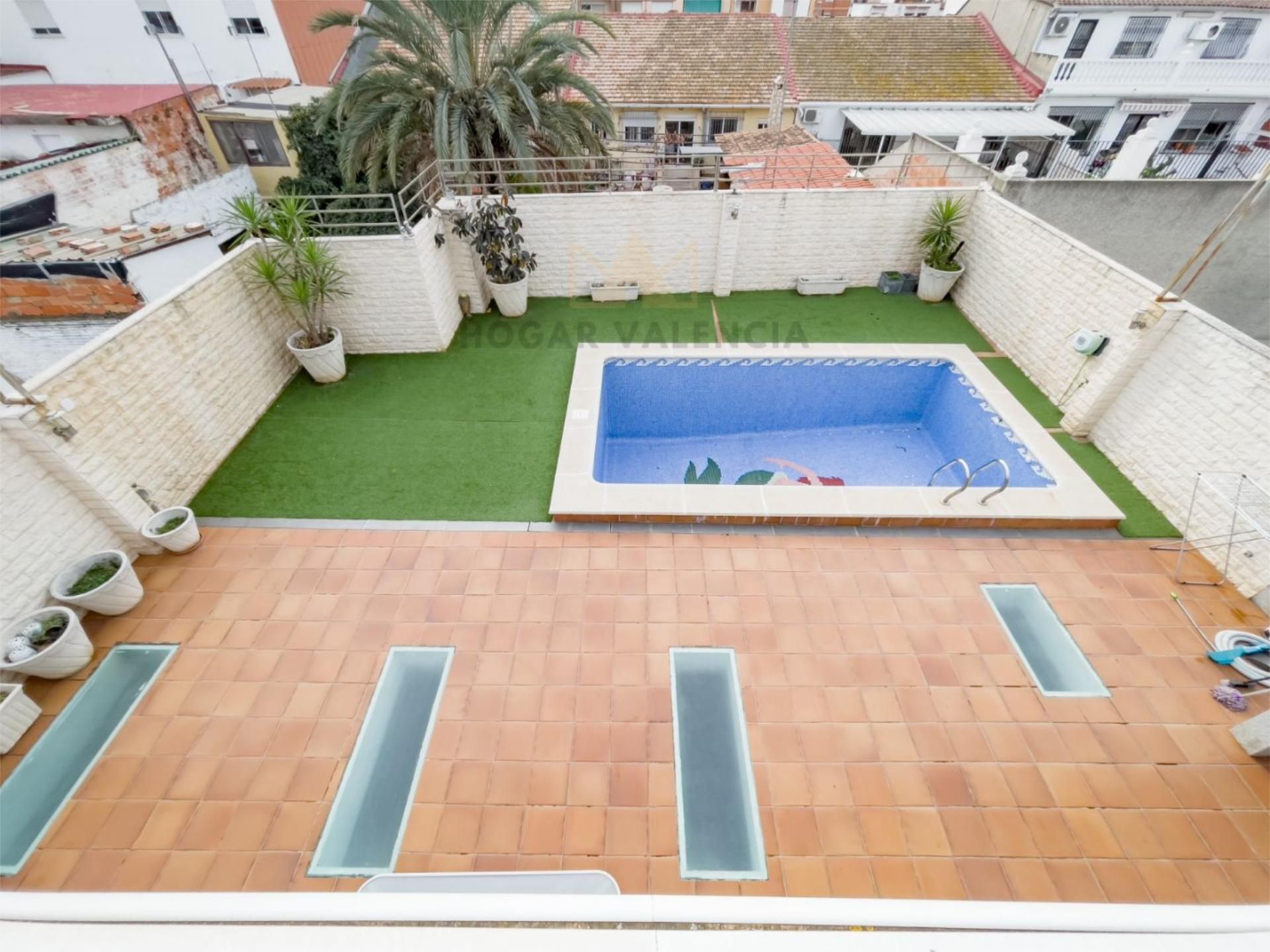 Swimming pool of House or chalet for sale in  Valencia Capital  with Air Conditioner, Terrace and Swimming Pool