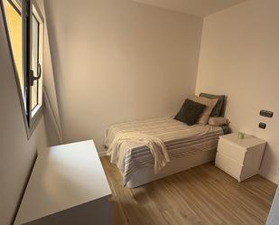 Bedroom of Flat to share in Guía de Isora  with Parquet flooring, Oven and Washing machine