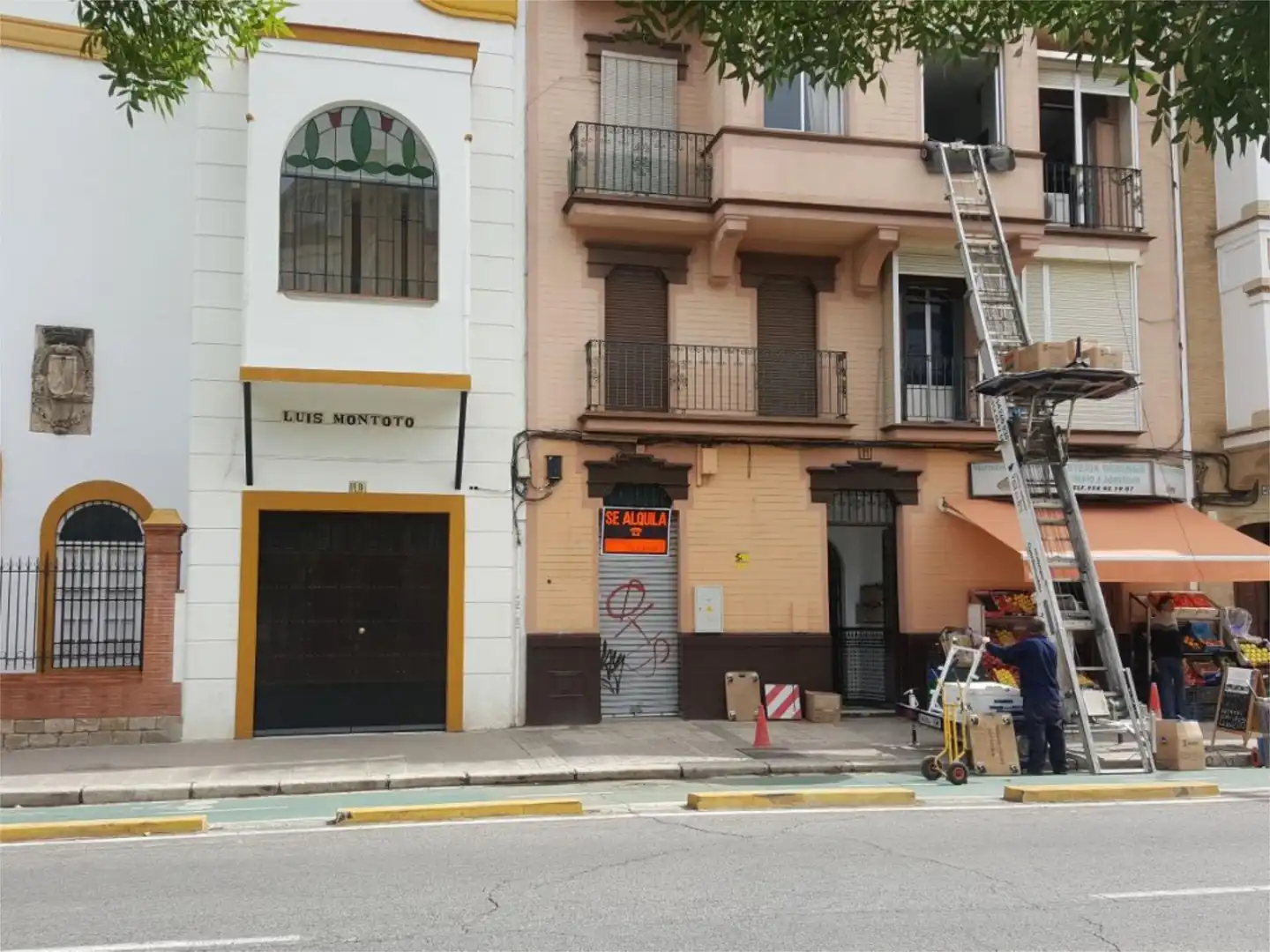 Vista exterior de Local de alquiler en Sevilla