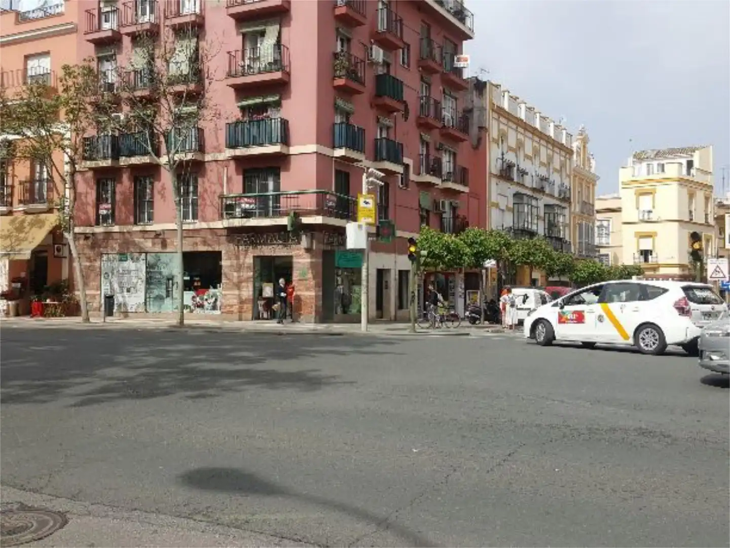 Vista exterior de Local de alquiler en Sevilla