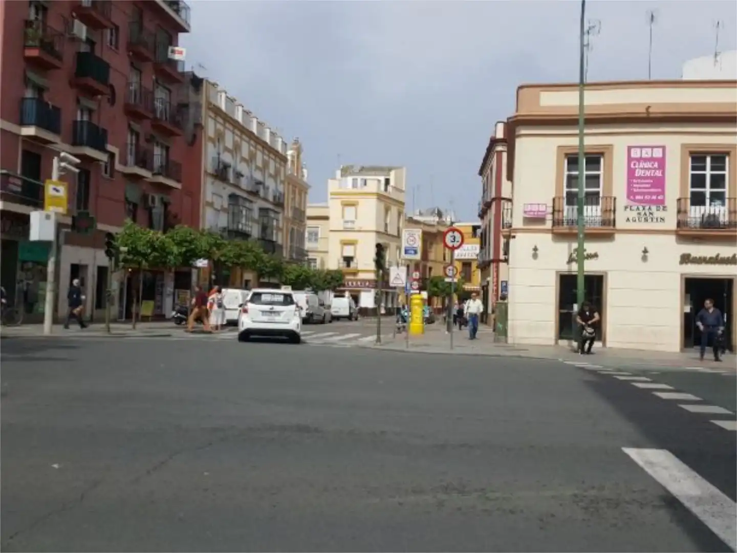 Vista exterior de Local de alquiler en Sevilla