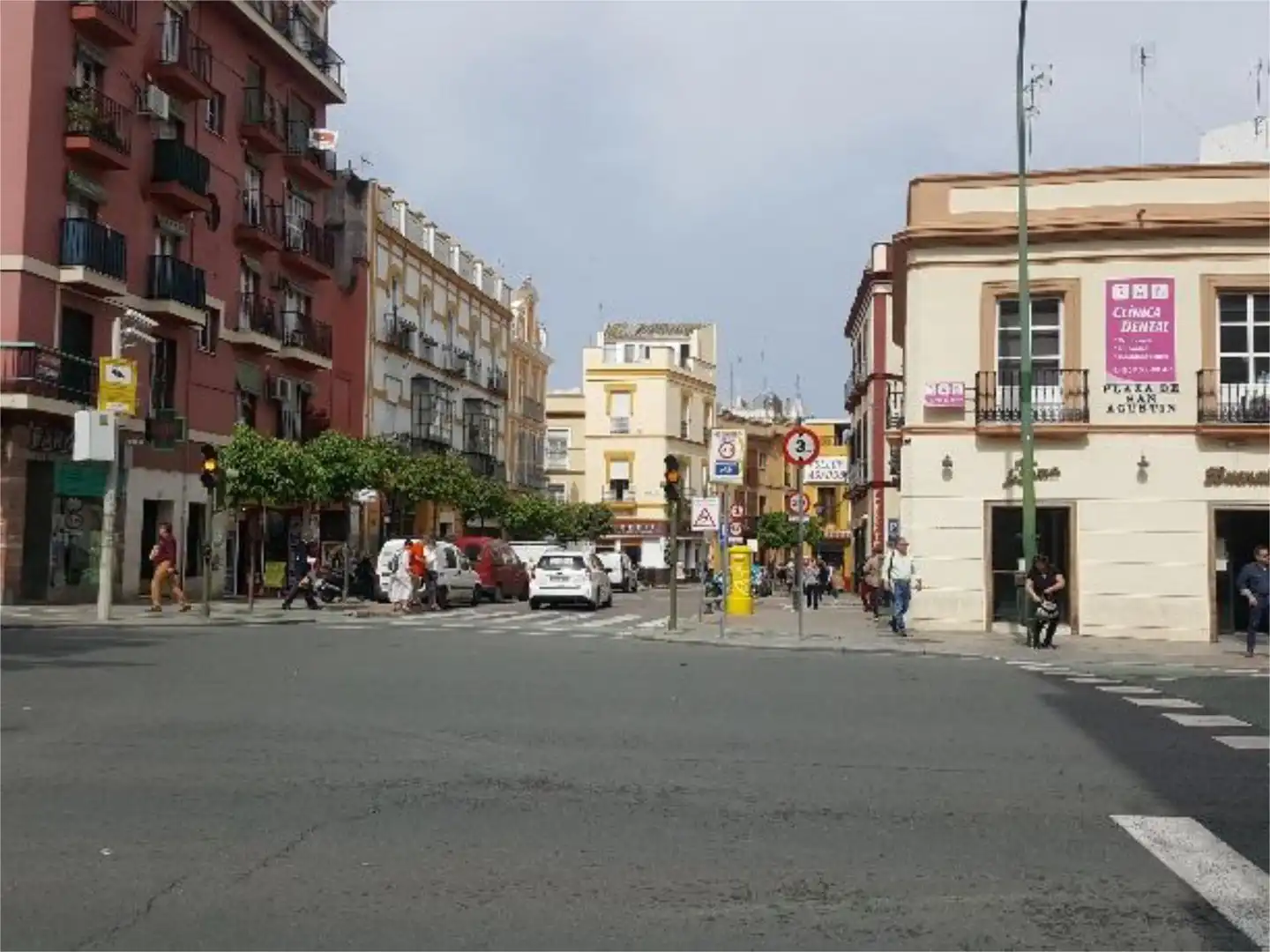 Vista exterior de Local de alquiler en Sevilla
