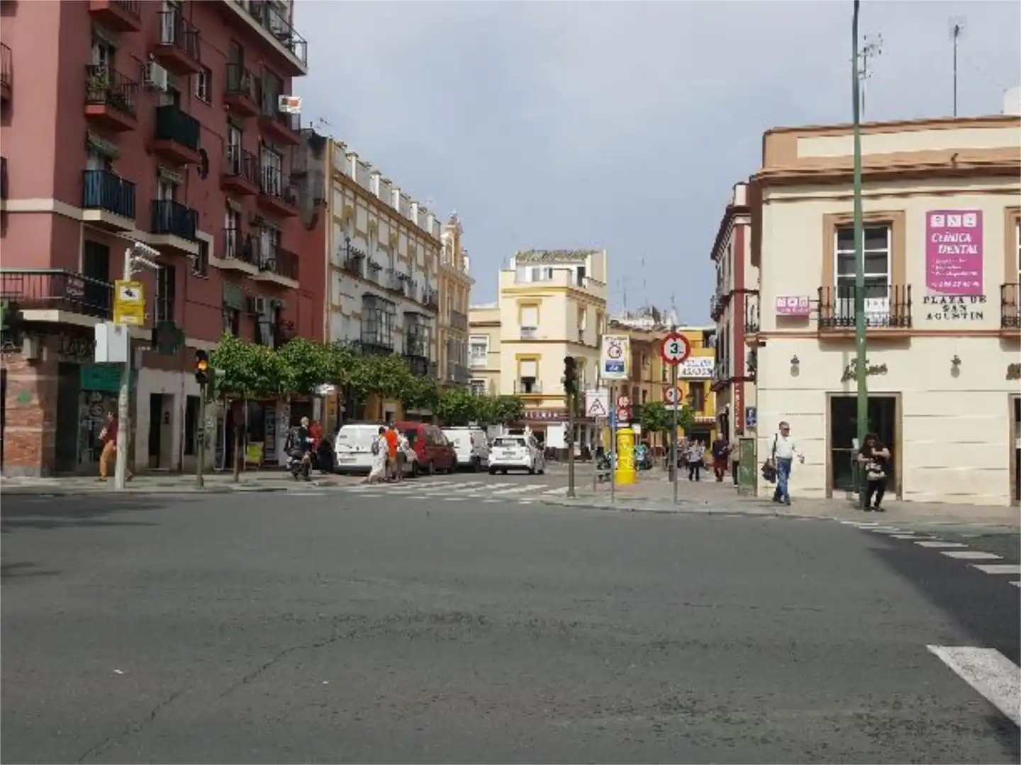 Vista exterior de Local de alquiler en Sevilla