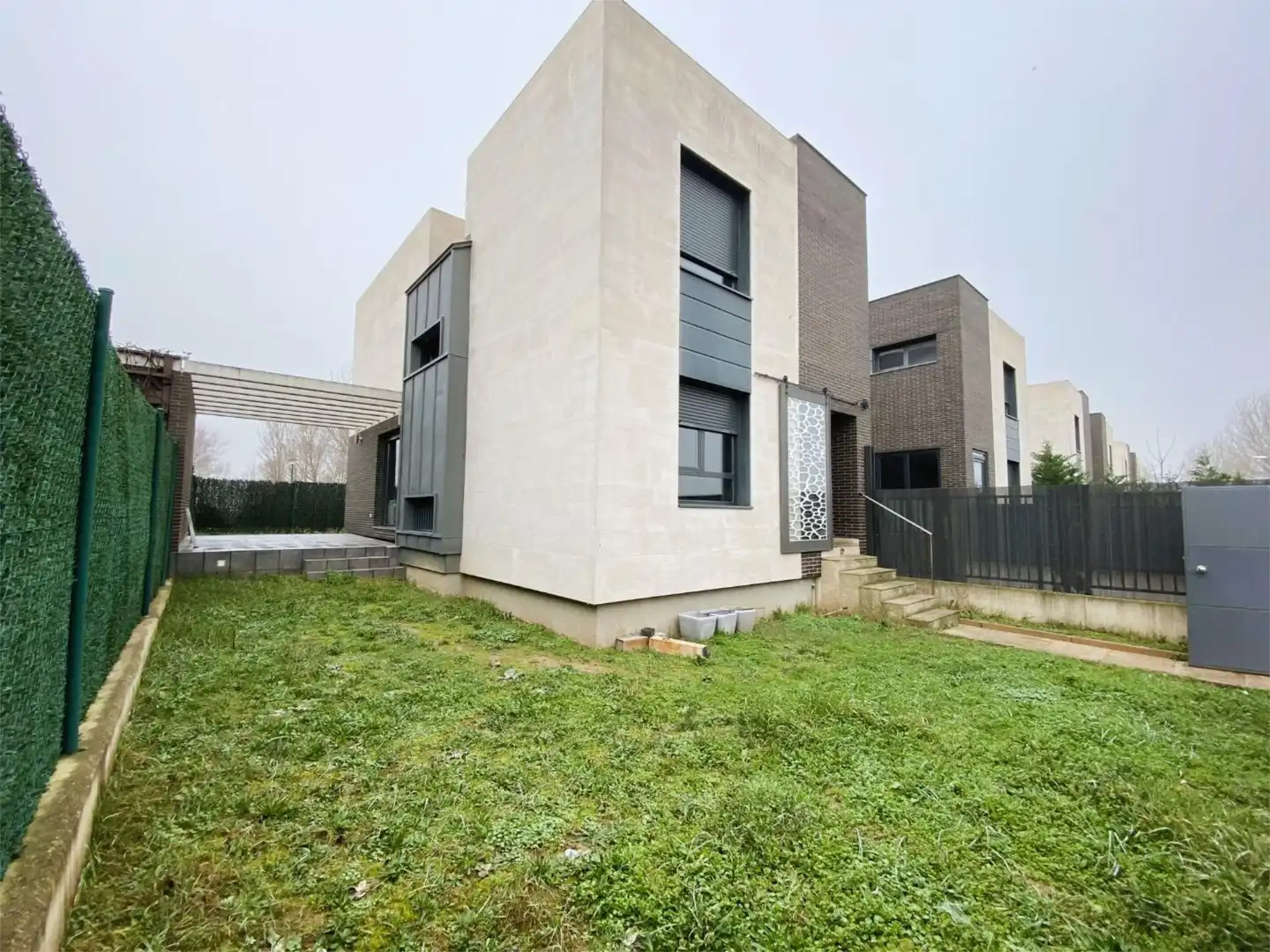 Vista exterior de Casa o chalet en venta en Villalbilla de Burgos con Calefacción, Jardín privado y Parquet