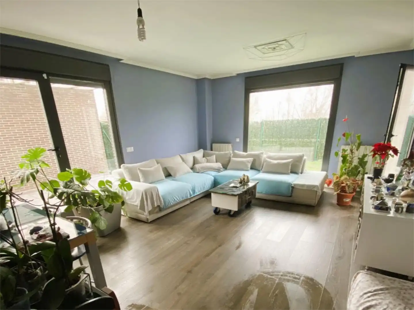 Sala de estar de Casa o chalet en venta en Villalbilla de Burgos con Calefacción, Jardín privado y Parquet