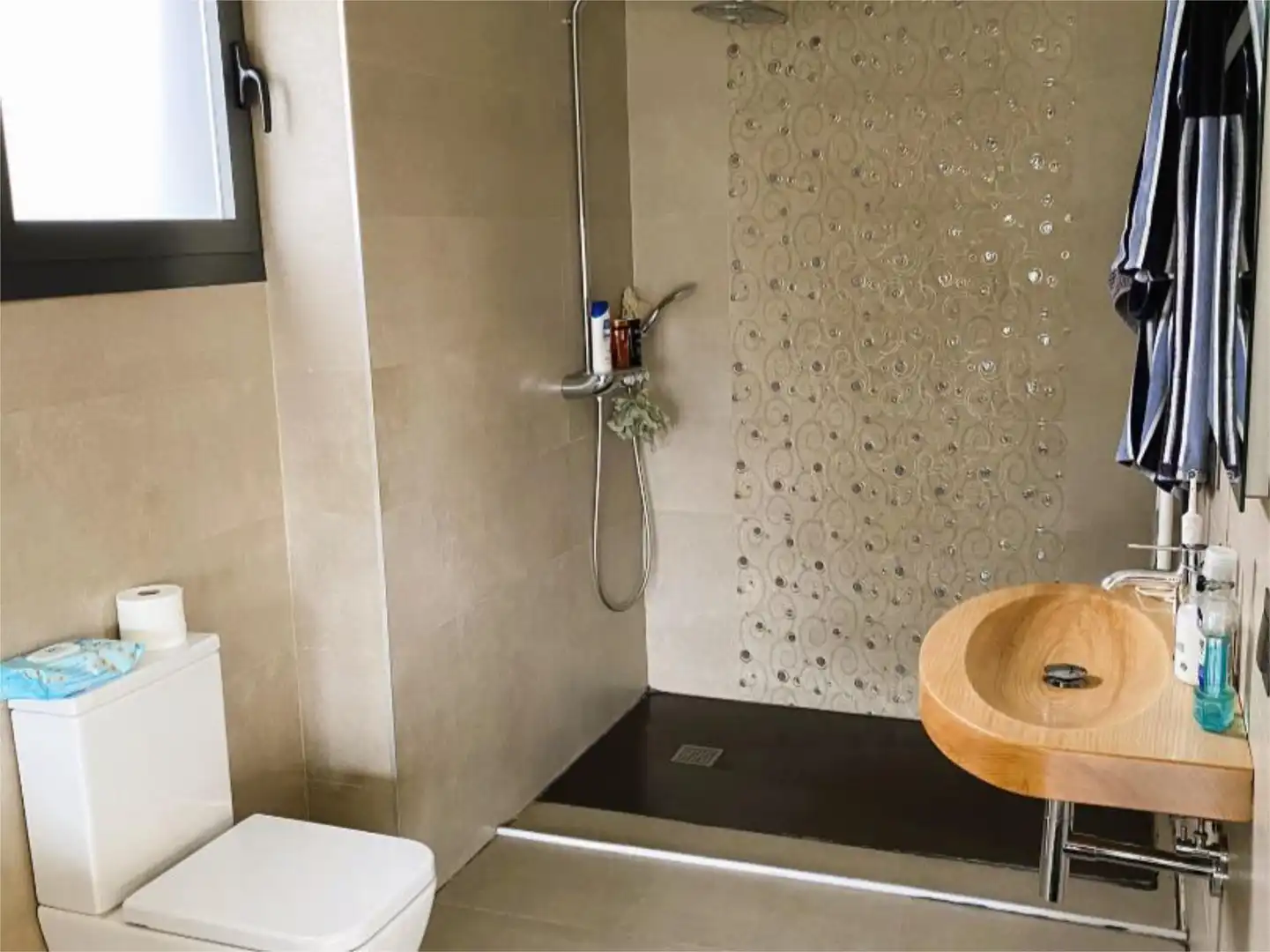 Baño de Casa o chalet en venta en Villalbilla de Burgos con Calefacción, Jardín privado y Parquet