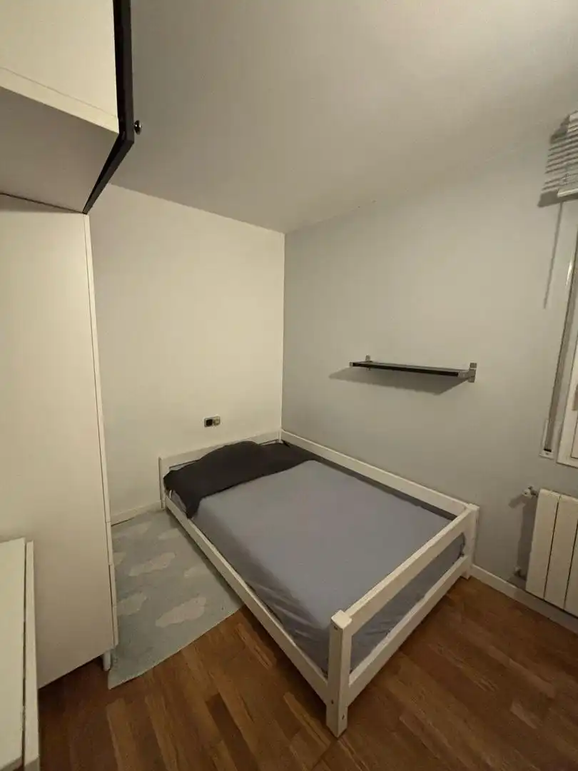 Room in Passeig de la Zona Franca, 258, La Marina del Port Bedroom of Flat for share in Barcelona with Air Conditioner, Heating and Furnished