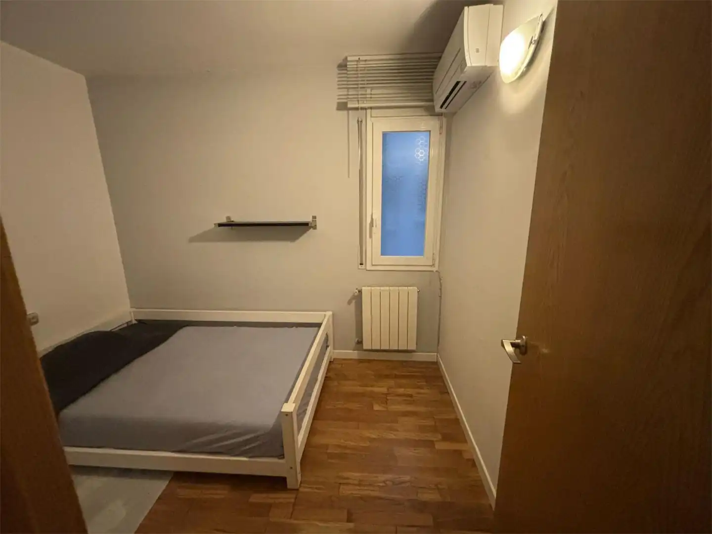 Room in Passeig de la Zona Franca, 258, La Marina del Port Bedroom of Flat for share in Barcelona with Air Conditioner, Heating and Furnished