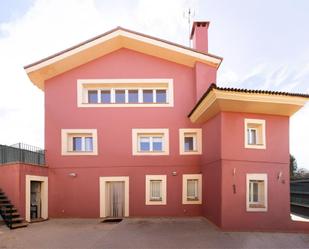 Vista exterior de Casa o xalet en venda en Robledo de Chavela amb Aire condicionat, Calefacció i Jardí privat