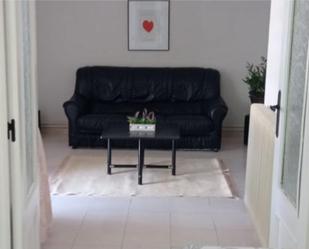 Sala d'estar de Pis de lloguer en Ciudad Rodrigo amb Calefacció, Moblat i Balcó