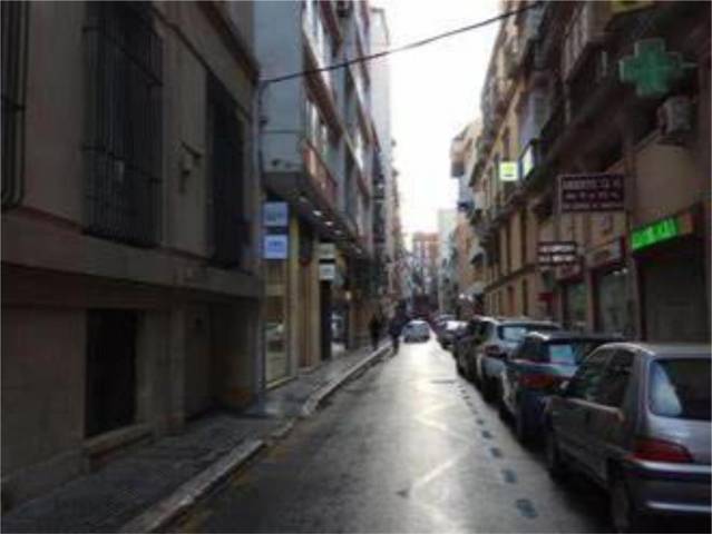 Garaje en Alquiler en Calle Trinidad Grund, 28 en Ensanche Centro - Puerto
