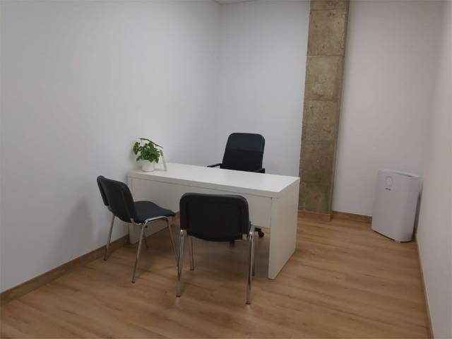 Oficina en Alquiler en Calle Decano Antonio Zedano, 2 en El Pinillo