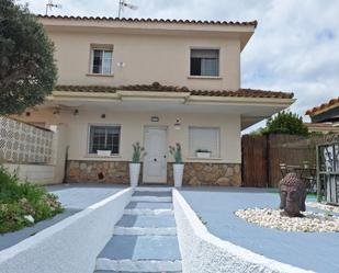 Exterior view of House or chalet for sale in Batres  with Terrace and Swimming Pool