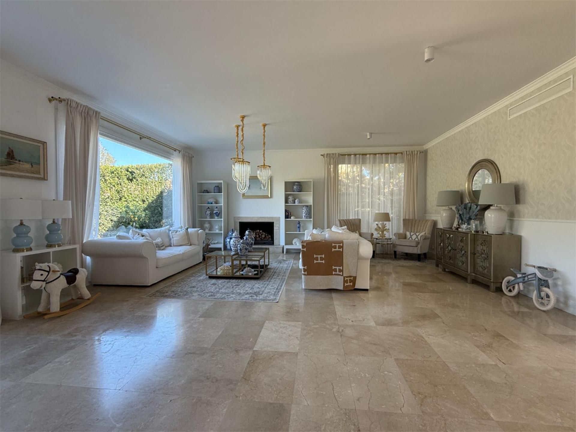 Living room of Flat for sale in Sotogrande  with Air Conditioner, Terrace and Swimming Pool