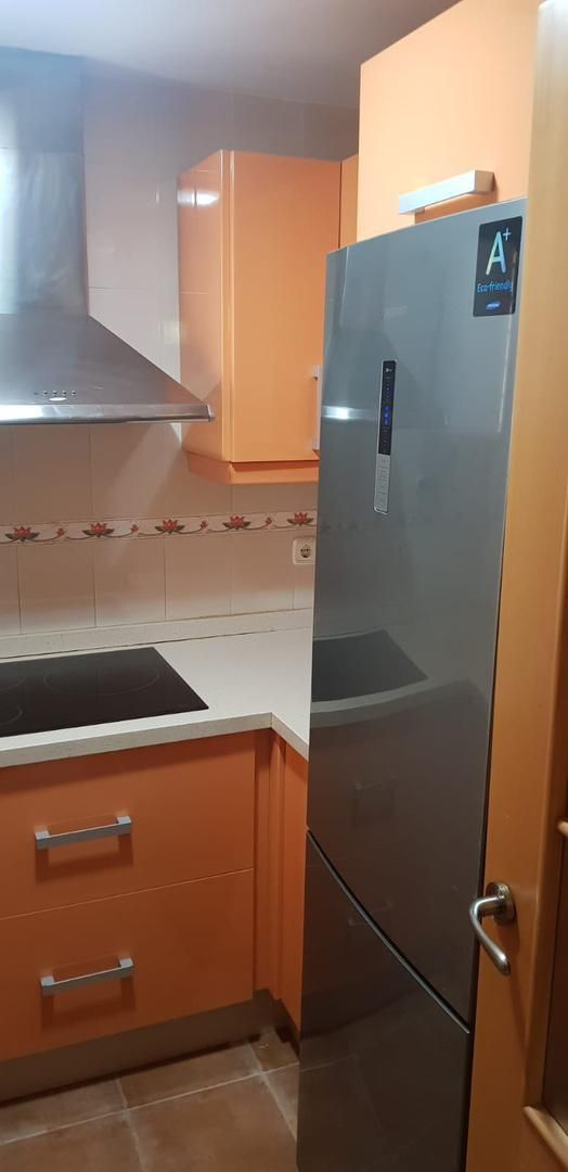 Cuina de Pis de lloguer en Algeciras amb Aire condicionat, Moblat i Rentadora