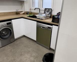 Cuina de Pis per a compartir en  Madrid Capital amb Calefacció, Parquet i Moblat