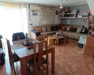 Sala d'estar de Casa adosada en venda en Corçà amb Calefacció, Jardí privat i Parquet