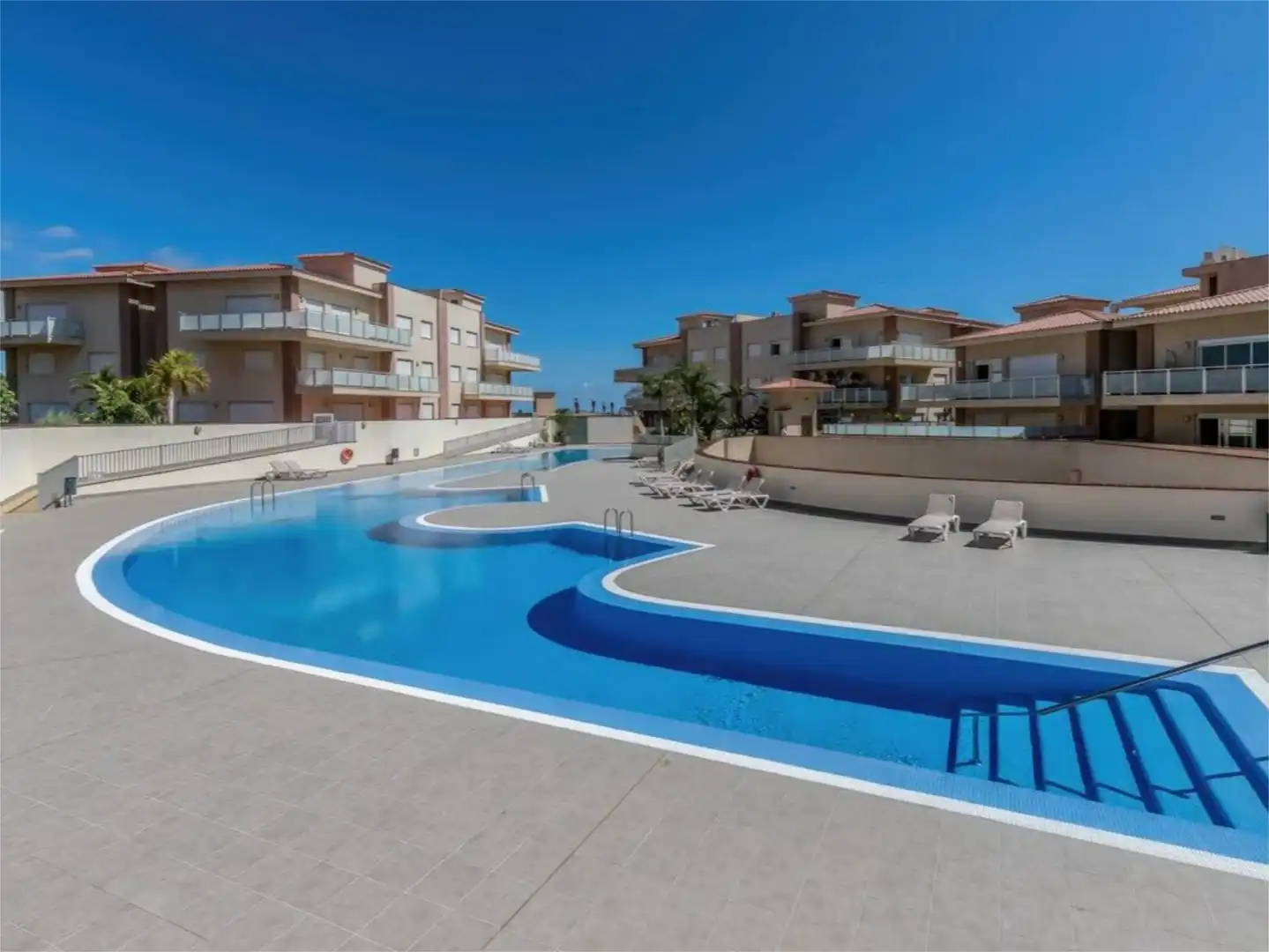 Piscina de Pis en venda en San Miguel de Abona amb Jardí privat, Terrassa i Traster