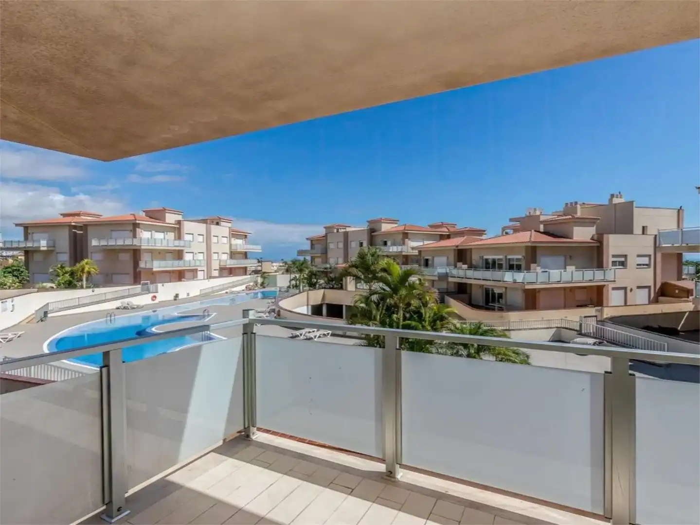 Vista exterior de Pis en venda en San Miguel de Abona amb Jardí privat, Terrassa i Traster