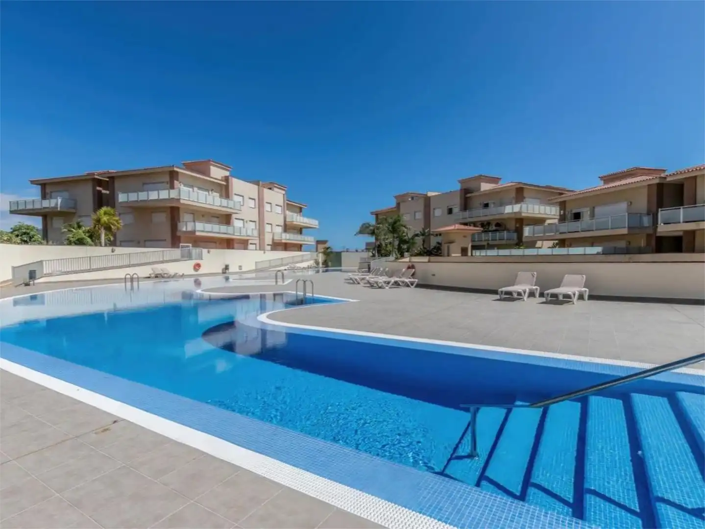 Piscina de Pis en venda en San Miguel de Abona amb Jardí privat, Terrassa i Traster