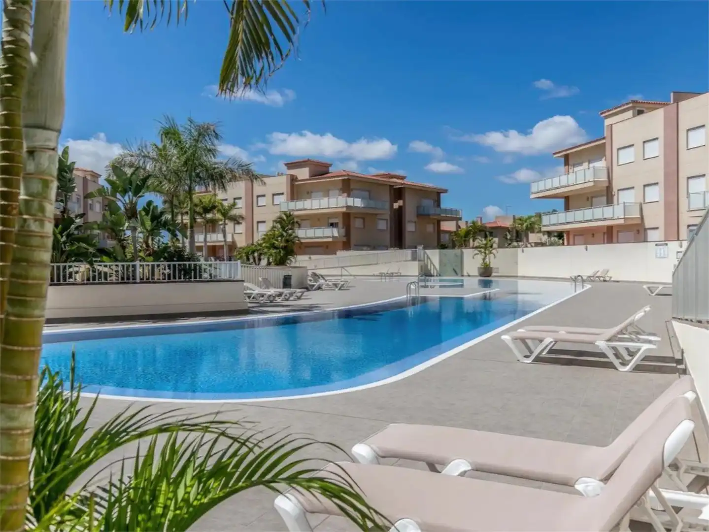 Piscina de Pis en venda en San Miguel de Abona amb Jardí privat, Terrassa i Traster
