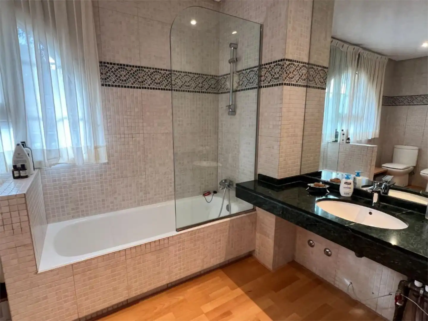 Casa o xalet en venda a Calle Castillo de Aulencia, 10, Villafranca del Castillo Bany de Casa o xalet en venda en Villanueva de la Cañada amb Aire condicionat, Terrassa i Piscina