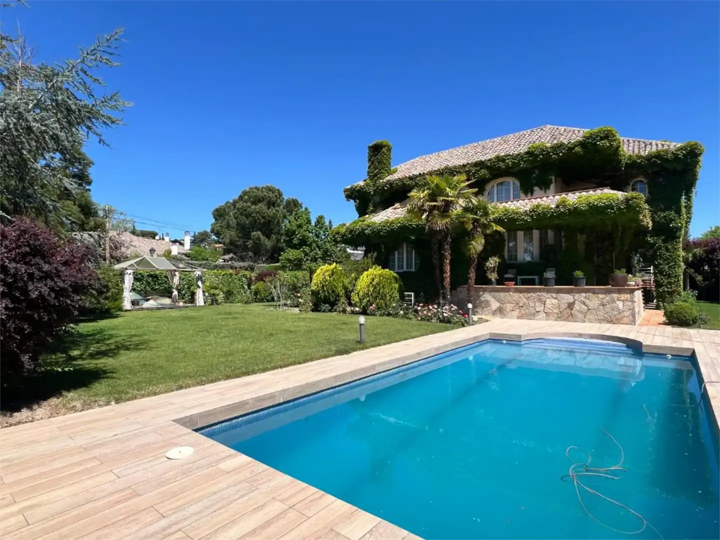 Casa o xalet en venda a Calle Castillo de Aulencia, 10, Villafranca del Castillo Jardí de Casa o xalet en venda en Villanueva de la Cañada amb Aire condicionat, Terrassa i Piscina