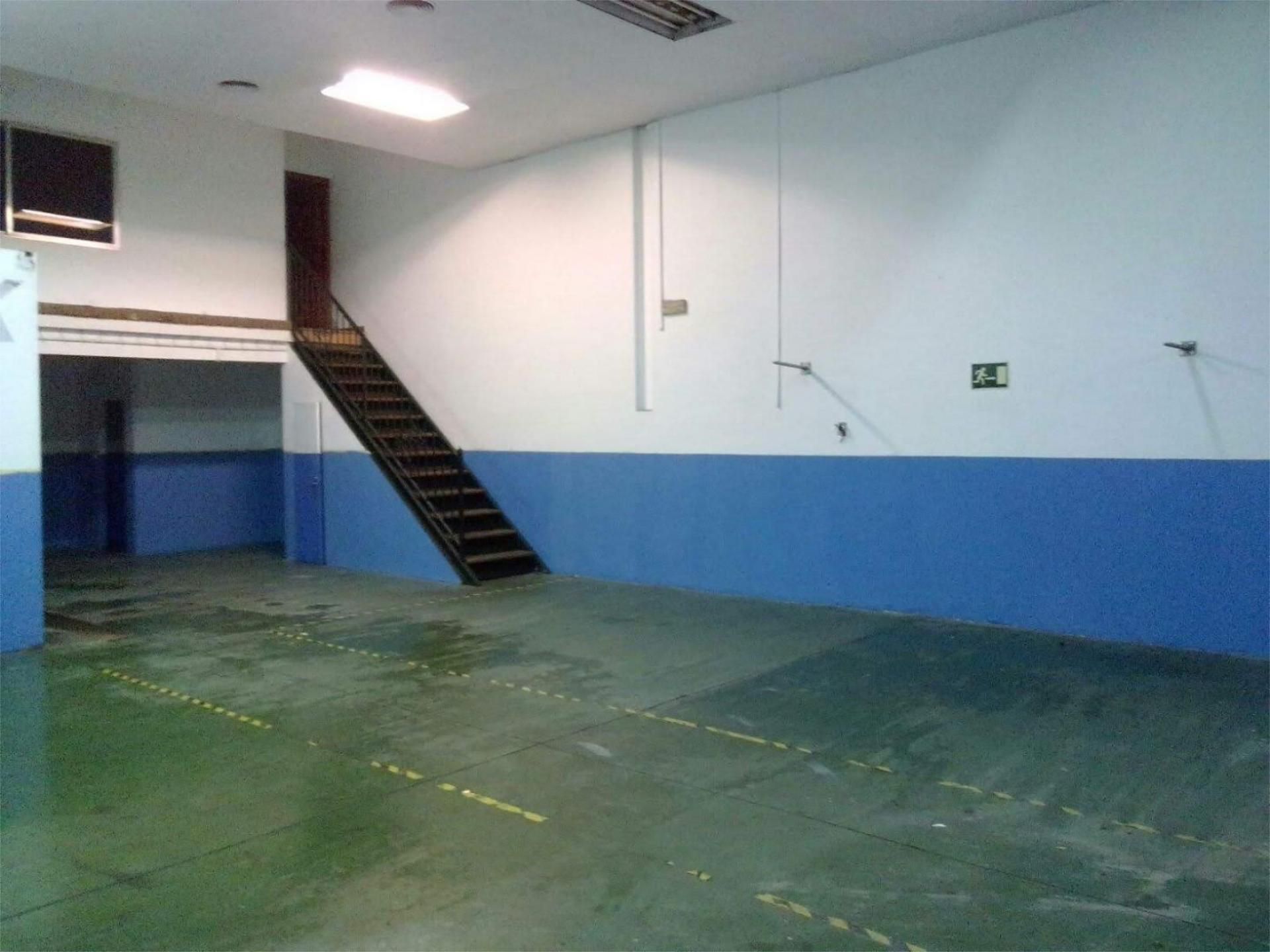 Nau industrial de lloguer en Alcalá de Guadaira amb Aire condicionat, Calefacció i Moblat