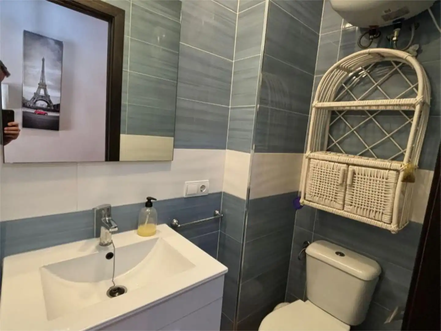Baño de Apartamento de alquiler en Montilla con Aire acondicionado y Amueblado