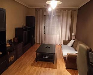 Living room of Flat to rent in Alcalá de Henares  with Heating, Private garden and Parquet flooring