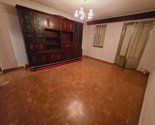Sala d'estar de Pis en venda en Segovia Capital amb Balcó