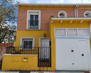 Exterior view of Single-family semi-detached for sale in Alcazarén  with Air Conditioner