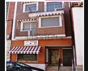 Vista exterior de Casa o xalet en venda en Íscar amb Terrassa i Balcó