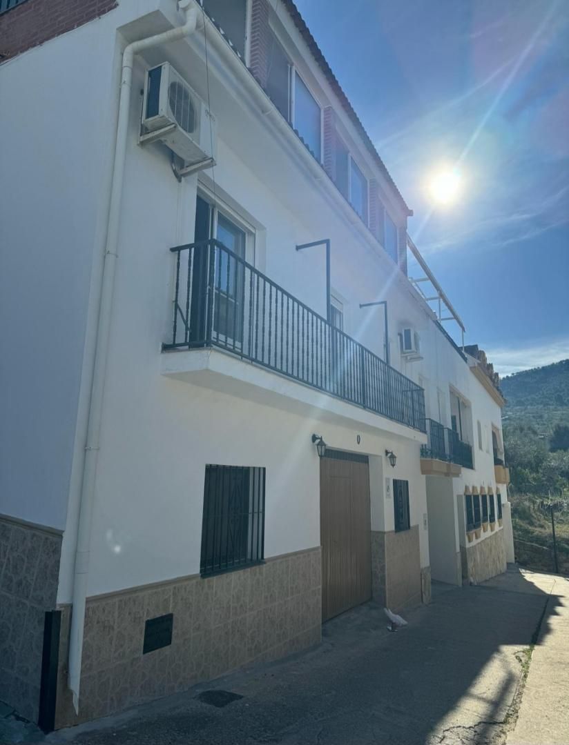 Vista exterior de Casa o xalet en venda en Tolox amb Aire condicionat