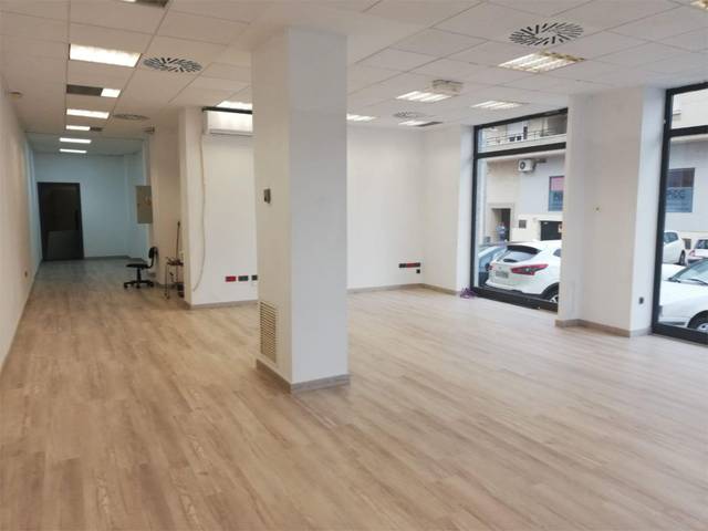 Local comercial en Alquiler en Avenida de Juan Carlos I, 37 en Este