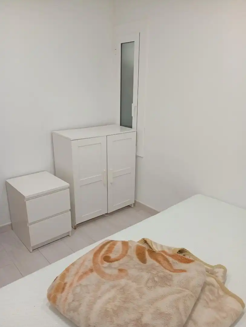 Habitació a Carrer de Sant Lluís, 14, Can Clos - Pinetons Dormitori de Pis per a compartir en Ripollet amb Moblat