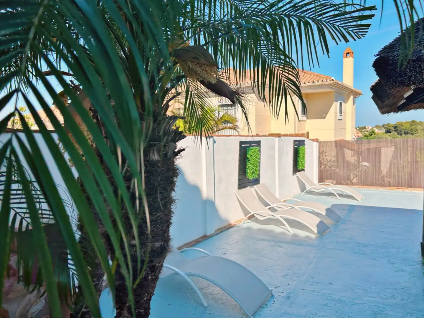 Flat for sale in Calle Dolores Medio, 9, Cortijo de Maza - Finca Monsalvez - El Olivar Garden of Flat for sale in Málaga with Air Conditioner, Heating and Private garden