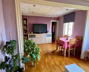Sala d'estar de Pis en venda en Esplugues de Llobregat amb Aire condicionat i Parquet