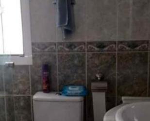 Bany de Pis de lloguer en  Almería Capital amb Aire condicionat, Moblat i Rentadora