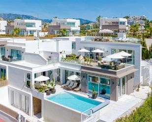 Vista exterior de Casa o xalet en venda en Mijas amb Aire condicionat, Terrassa i Piscina