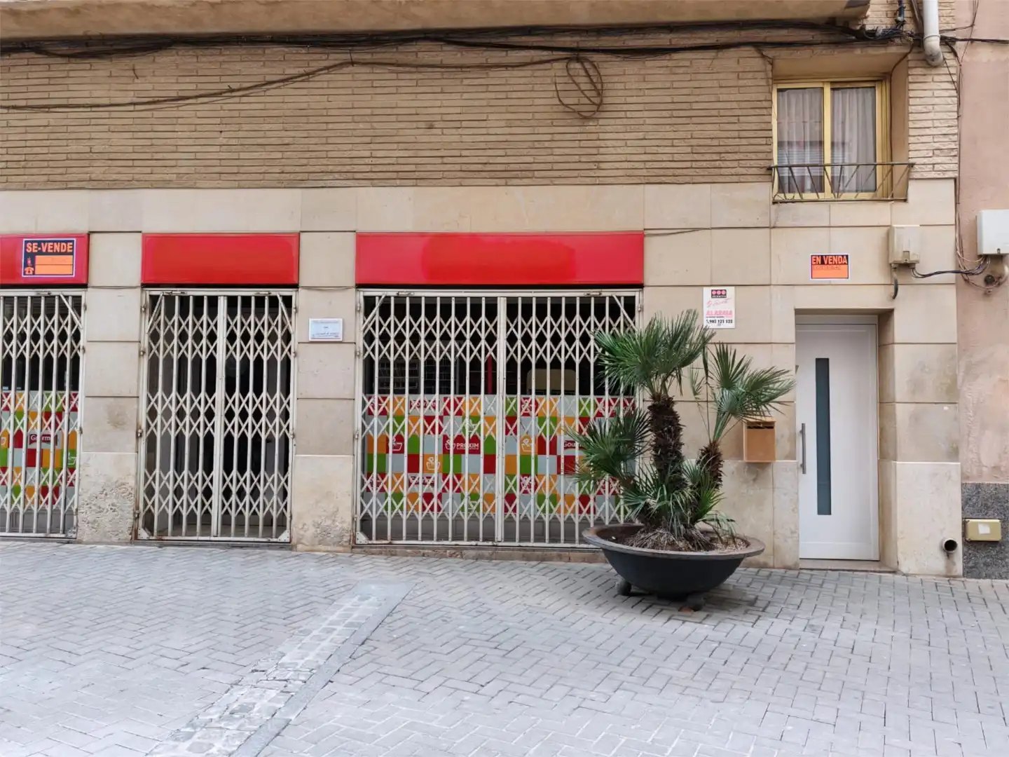 Casa adosada en venta en Carrer de la Bassa D'en Gaire, 5, Gandesa Vista exterior de Casa adosada en venta en Gandesa con Aire acondicionado