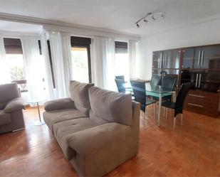 Sala d'estar de Pis de lloguer en Gijón  amb Calefacció, Jardí privat i Parquet