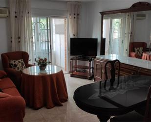 Sala d'estar de Pis per a compartir en  Granada Capital amb Aire condicionat i Moblat