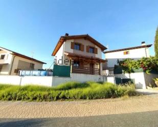 Vista exterior de Casa o xalet de lloguer en Biurrun-Olcoz amb Calefacció, Jardí privat i Parquet